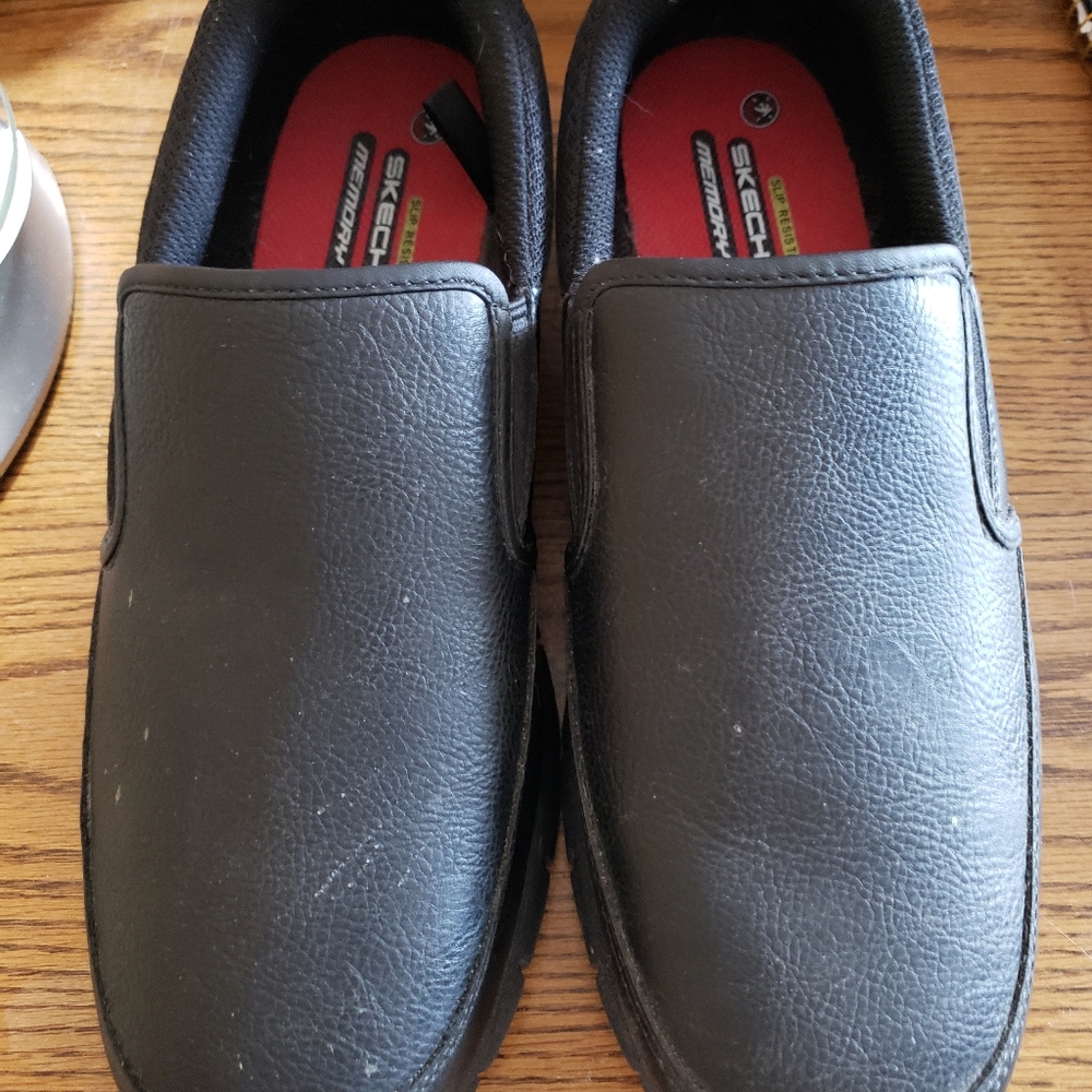 Mens skechers black shoes slip resistant